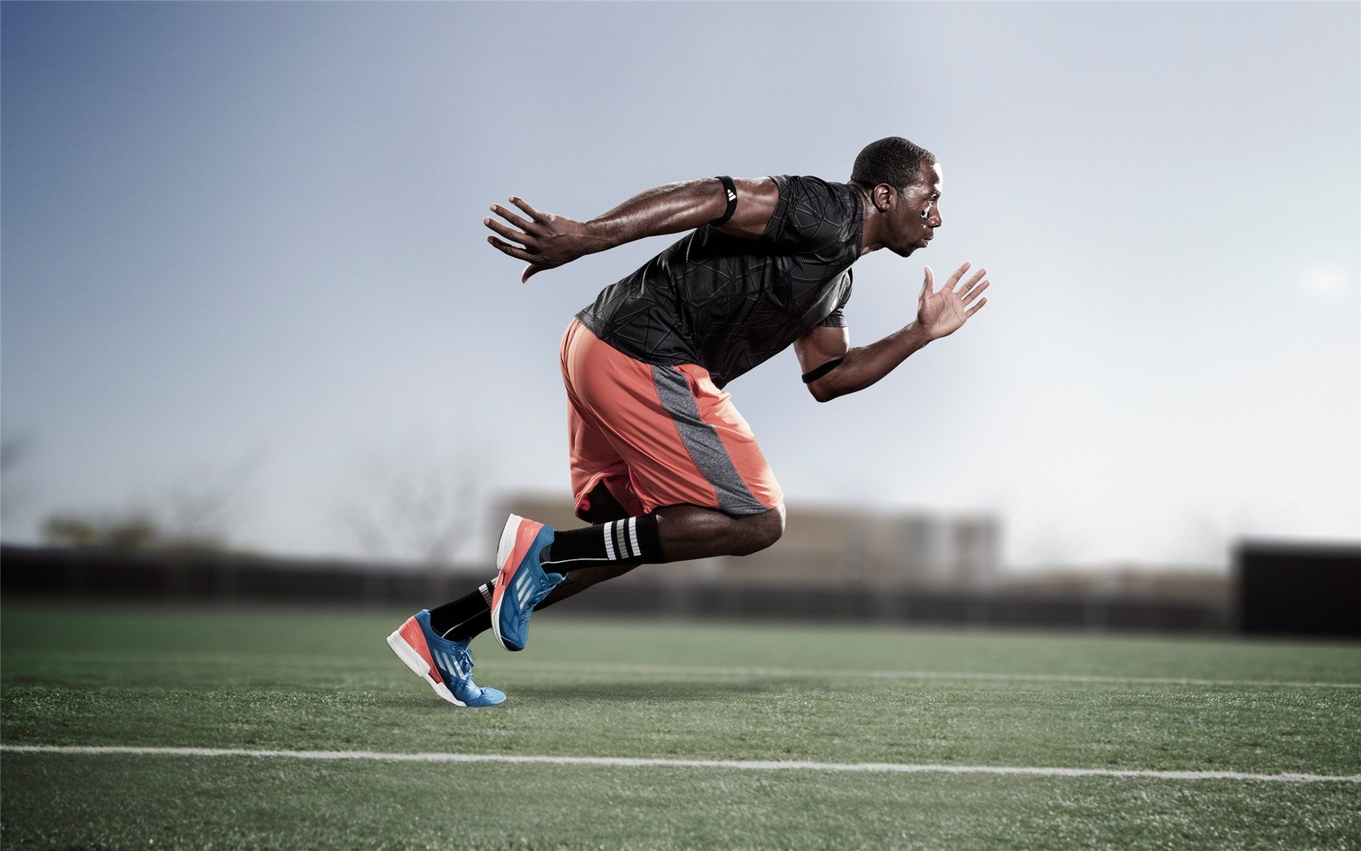 赛道与绿茵的交响，当F1争冠夜遇见福登的纪录