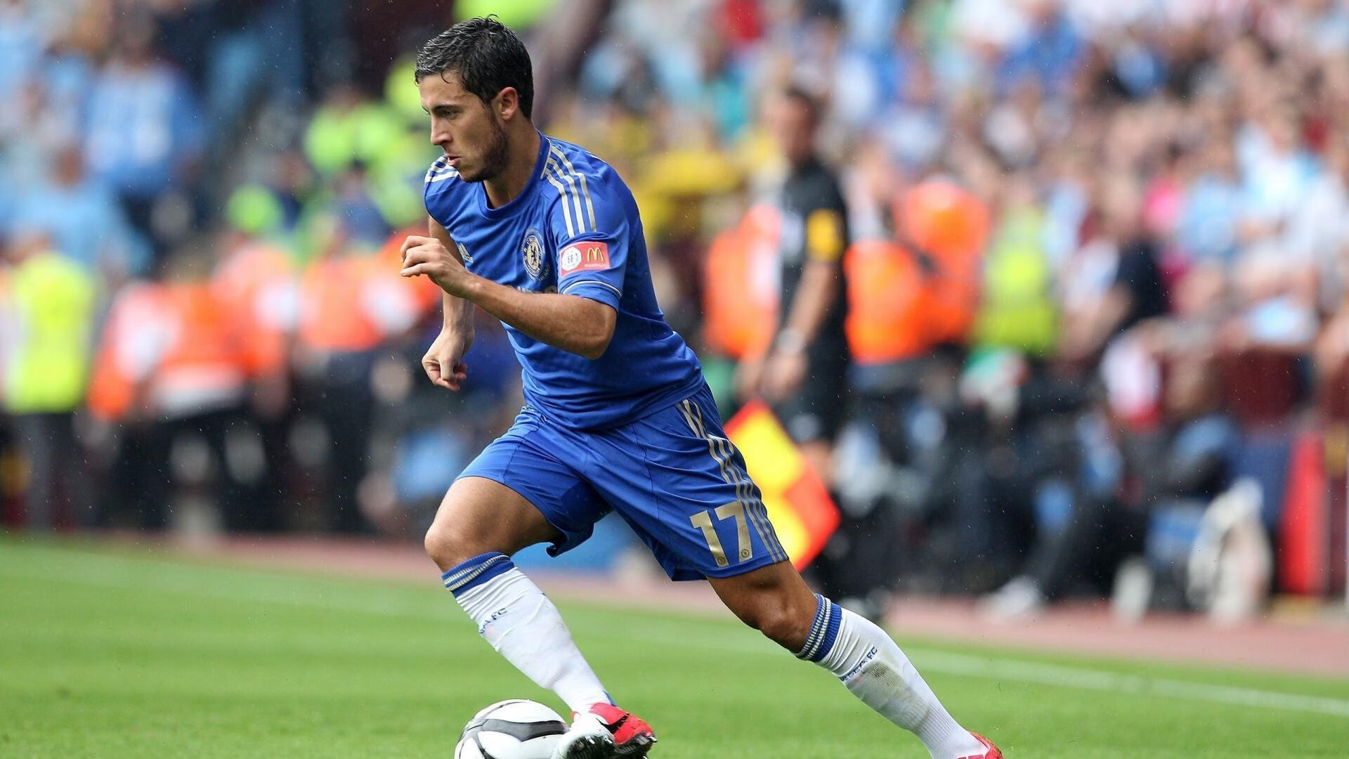 赛道上的毫厘之争，迈凯伦险胜红牛二队，维斯塔潘刷新单季胜场纪录